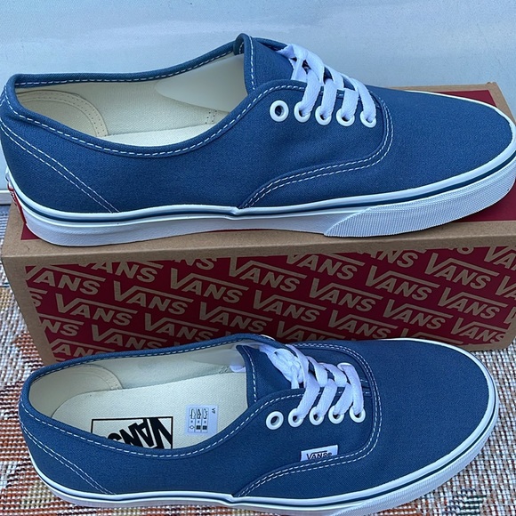 Vans WMNS Authentic Navy
VN000EE3NVY
Sneakers - Picture 3 of 16